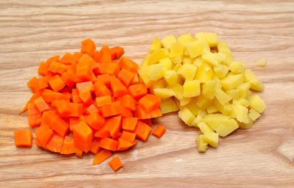 Cách làm salad Nga giải nhiệt ngày hè