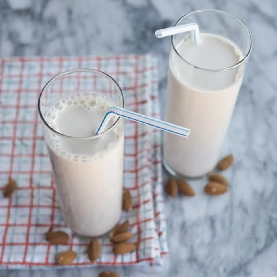 Cách làm sữa hạnh nhân thơm mát ngày hè