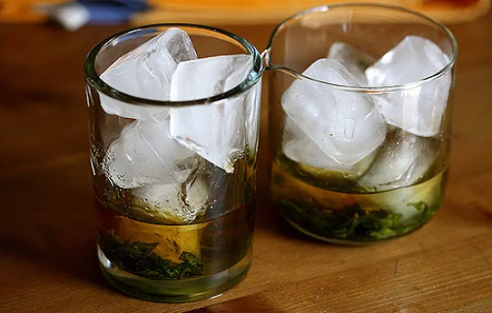 Tổng hợp 2 công thức làm cocktail bạc hà mát lạnh