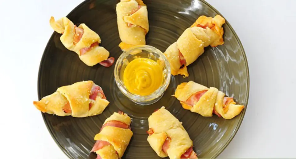 Cách làm bánh cuộn pho mát thơm ngon cho bữa sáng