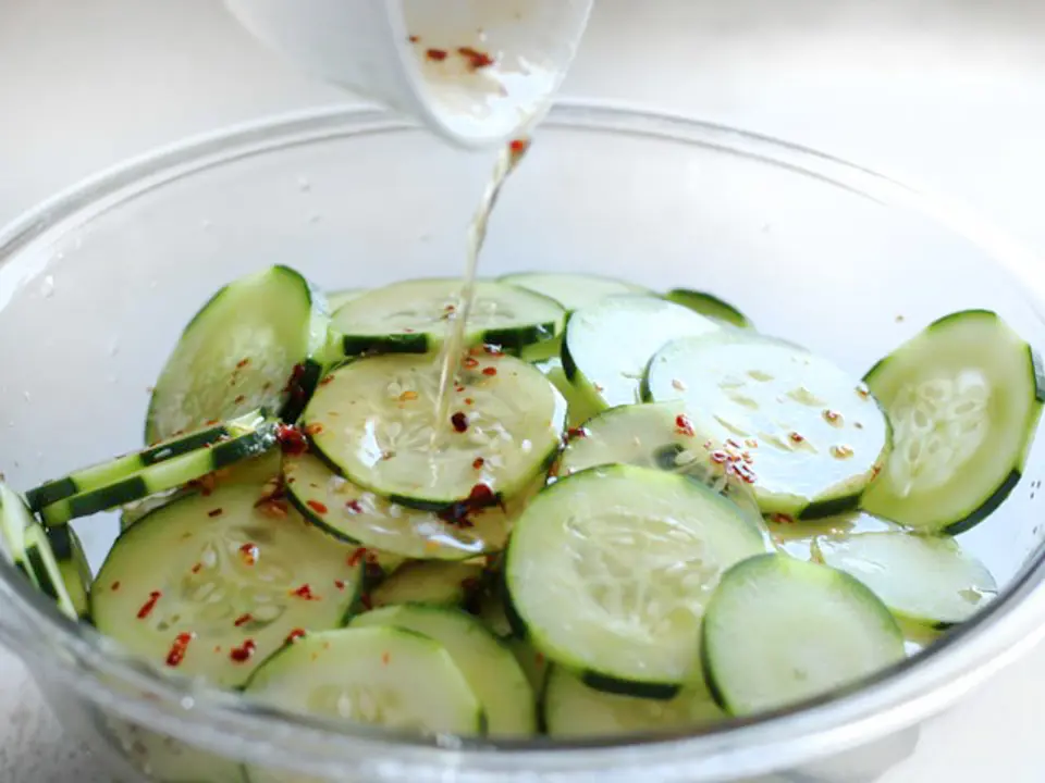 Cách làm salad dưa chuột kiểu Thái