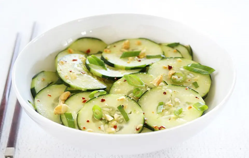 Cách làm salad dưa chuột kiểu Thái