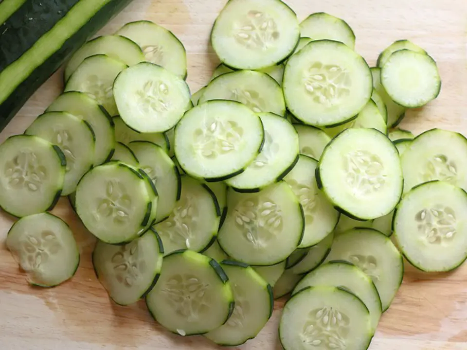 Cách làm salad dưa chuột kiểu Thái