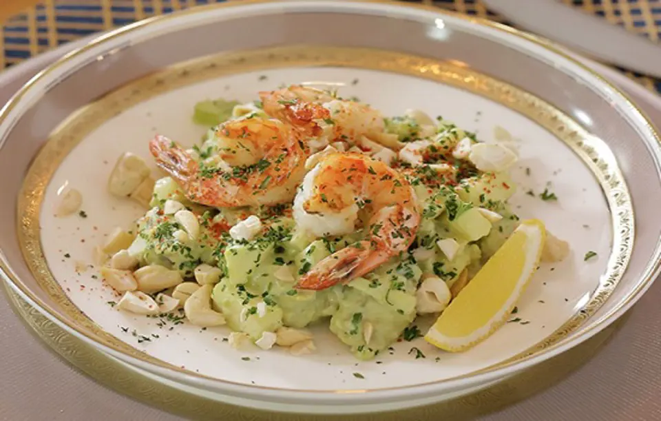 Cách làm salad hải sản ngon mê li