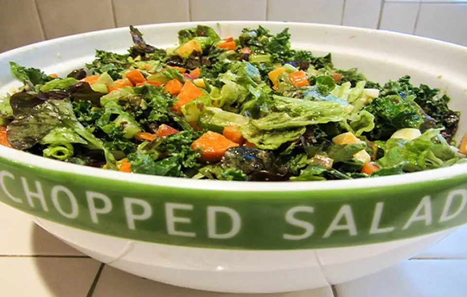 Cách làm salad rau củ hỗn hợp tươi mát bổ dưỡng mùa hè