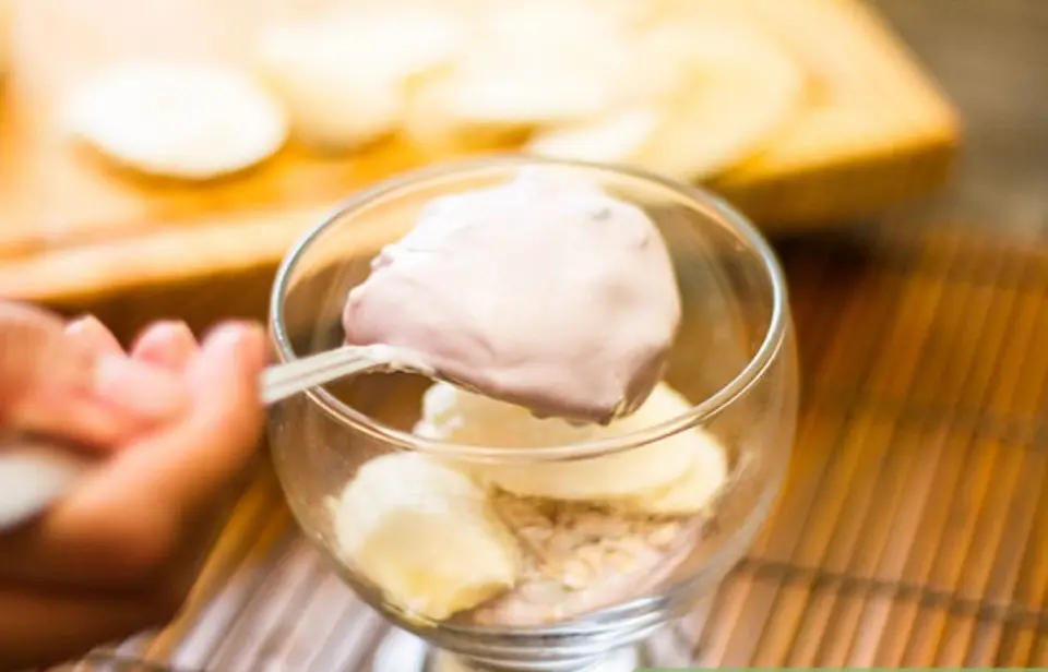 Cách làm salad sữa chua yến mạch tuyệt ngon