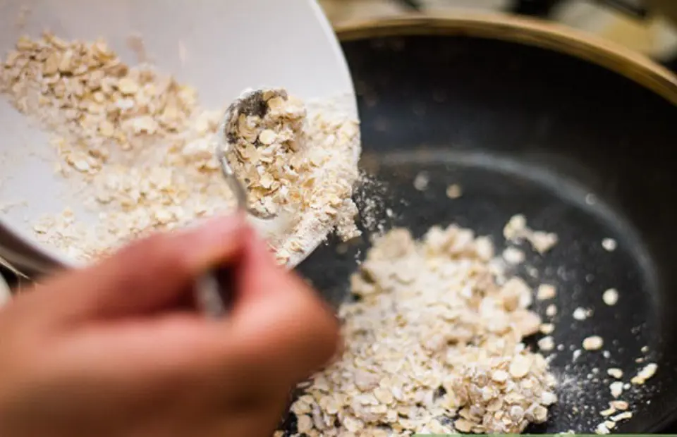 Cách làm salad sữa chua yến mạch tuyệt ngon