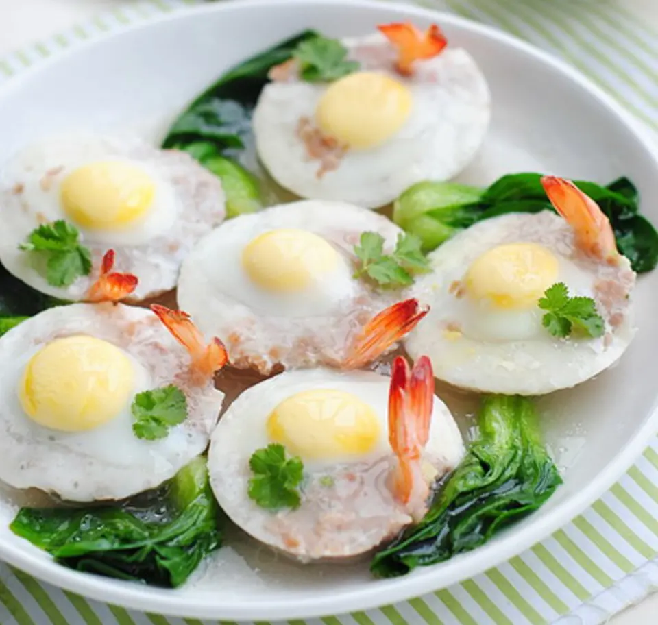 Cách làm tôm thịt hấp trứng cút béo ngậy