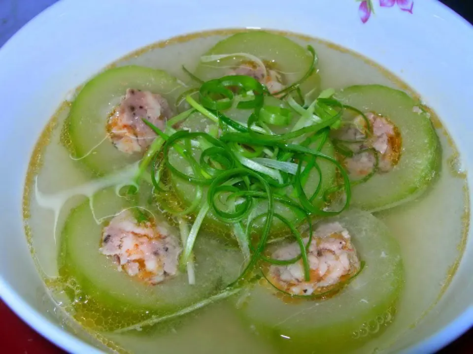 Cách nấu canh bí đao nhồi tôm thịt giải nhiệt ngày hè
