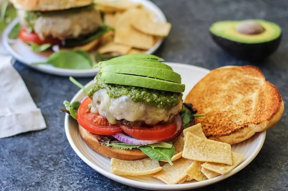 Cách làm bánh humburger thơm ngon cho bữa sáng
