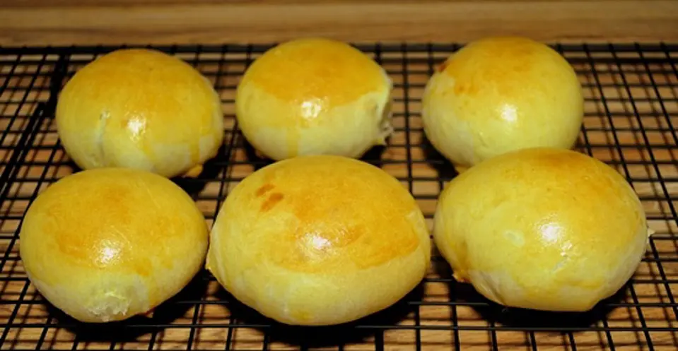 Cách làm bánh ngọt nhân dừa thơm ngon