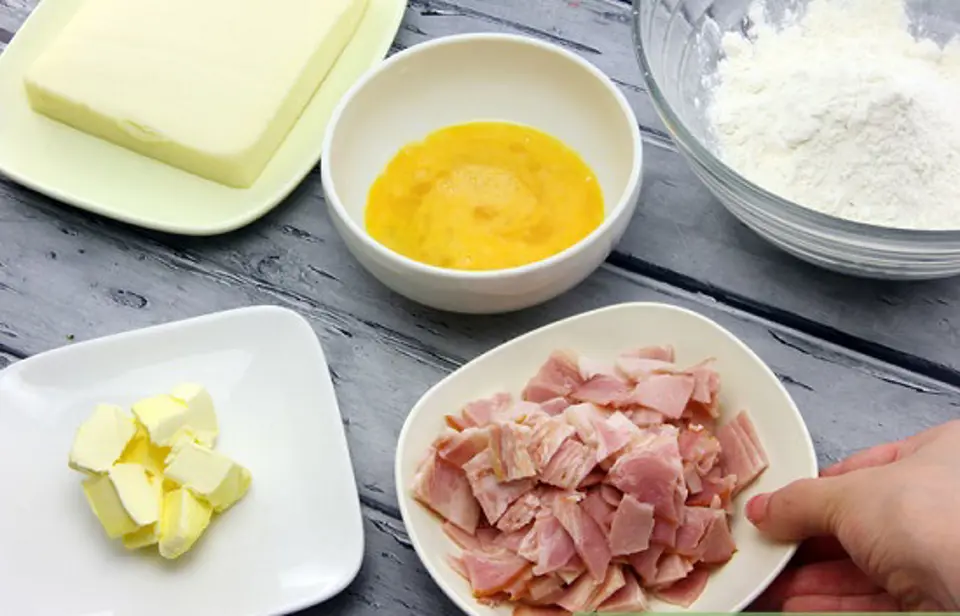 Cách làm bánh nướng nhân mặn thơm ngon chiều về