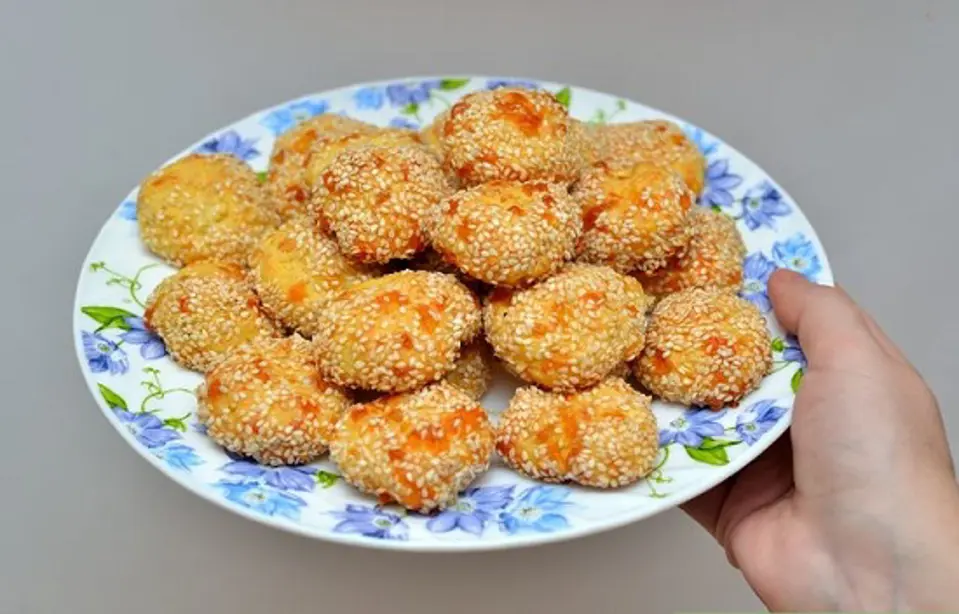 Cách làm bánh phô mai viên tẩm vừng thơm ngon