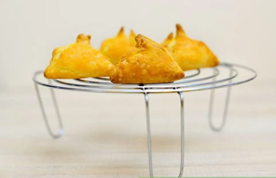 Cách làm bánh sủi cảo phô mai đặc biệt