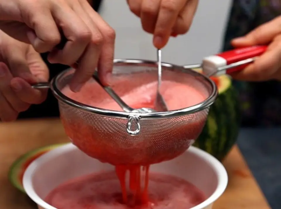 Cách làm Dưa hấu Cocktail Soju chuẩn ngon Hàn Quốc