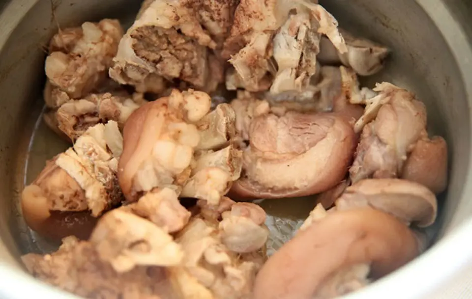 Cách làm món đuôi bò hầm rau củ thơm ngon