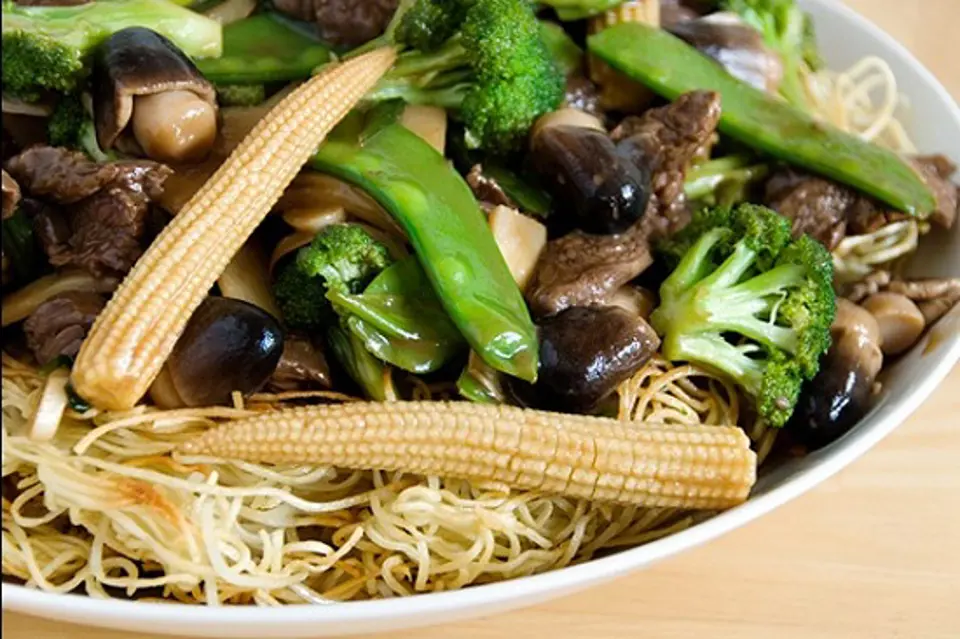 Cách làm món mì xào nấm lạ miệng