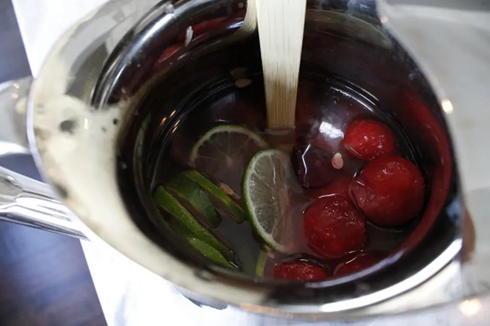Cách làm Sangria dưa hấu với quả cherry hoàn hảo cho mùa hè Cách làm Sangria dưa hấu với quả cherry hoàn hảo cho mùa hè