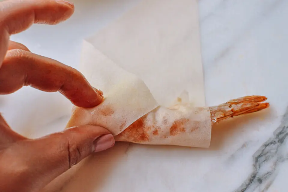Cách làm tôm cuộn dừa giòn tan hấp dẫn