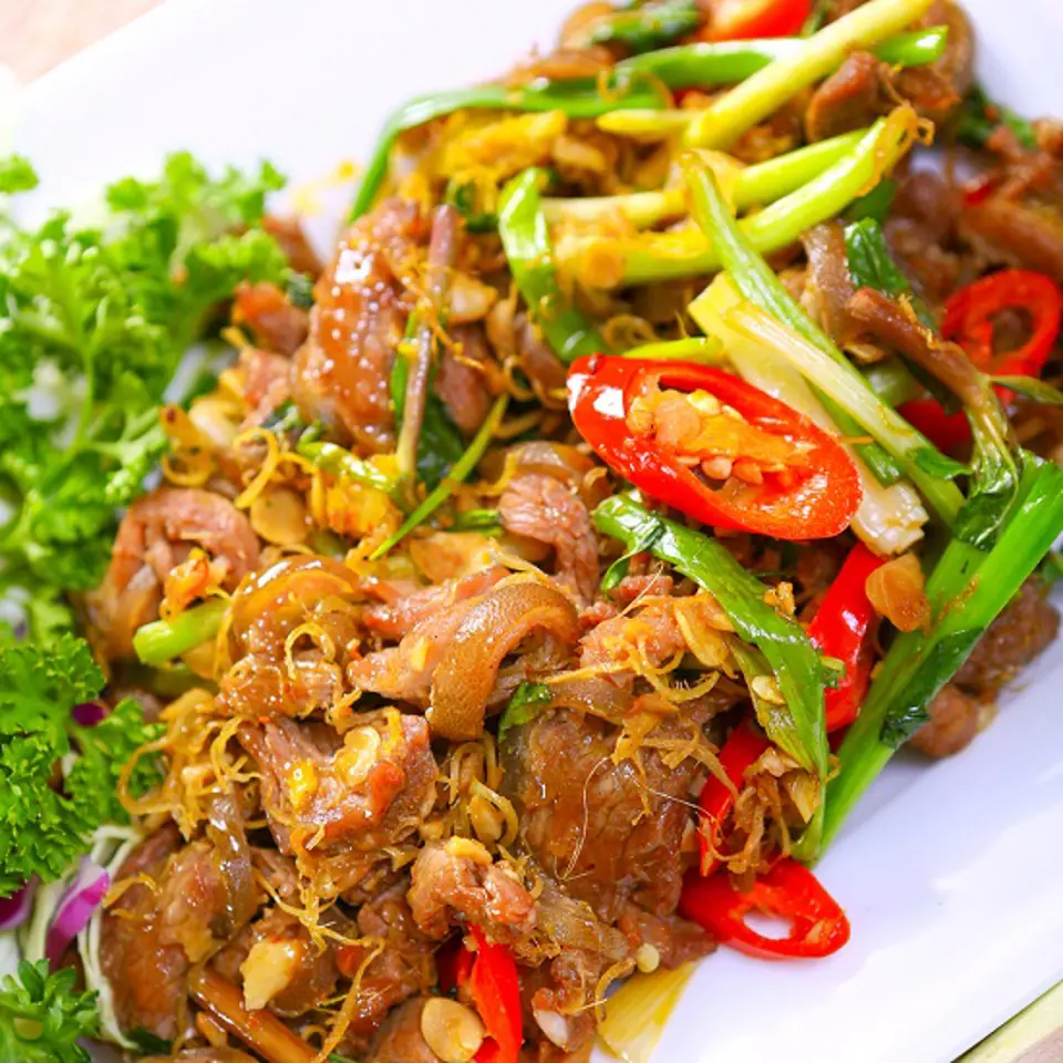 Cách làm món dê xào xả ớt tại gia đình