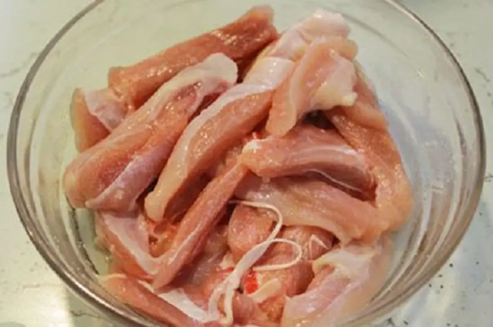 Cách làm món gà xào nấm thơm ngon lạ miệng