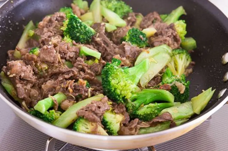 Cách làm món súp lơ xào thịt bò thơm ngon