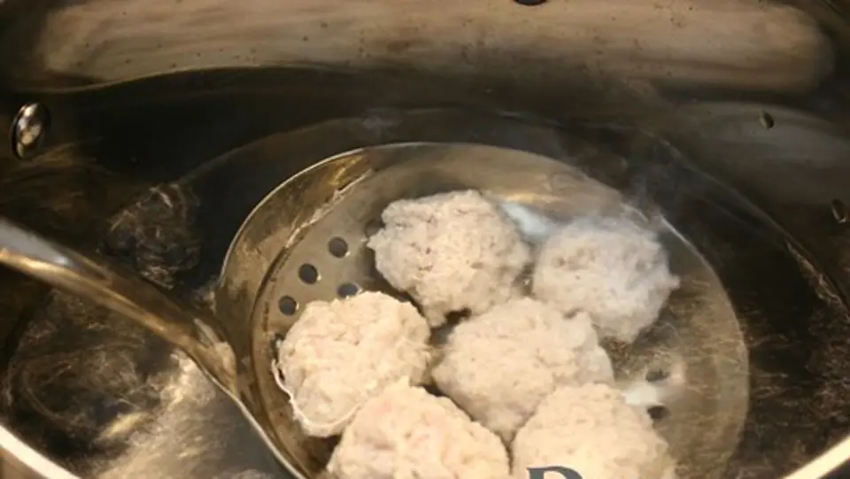 Cách nấu canh củ cải ngọt chả gà lạ miệng