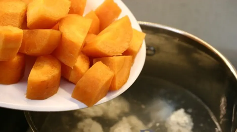 Cách nấu canh củ cải ngọt chả gà lạ miệng