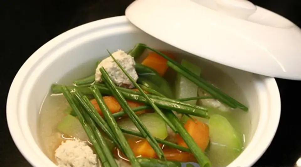 Cách nấu canh củ cải ngọt chả gà lạ miệng