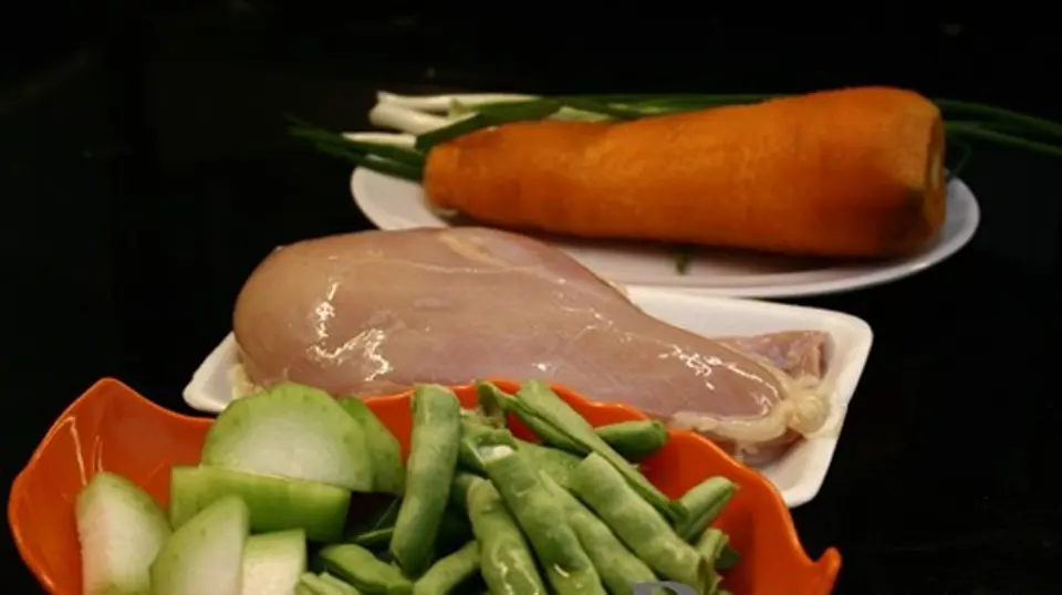 Cách nấu canh củ cải ngọt chả gà lạ miệng