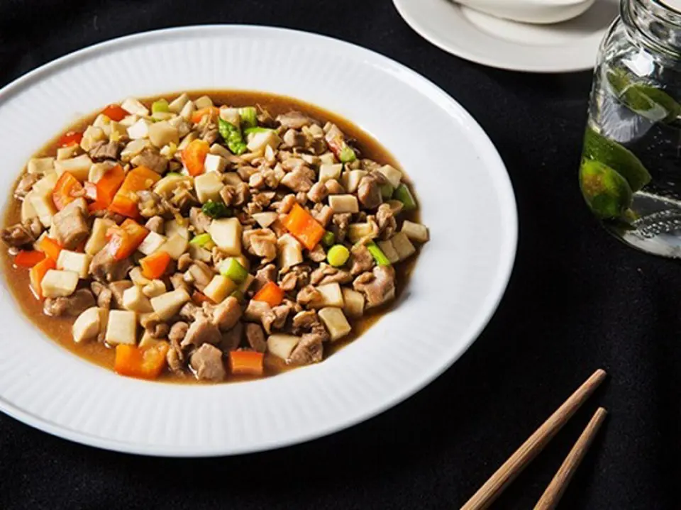 Cách làm món thịt gà xào nấm đơn giản mà ngon