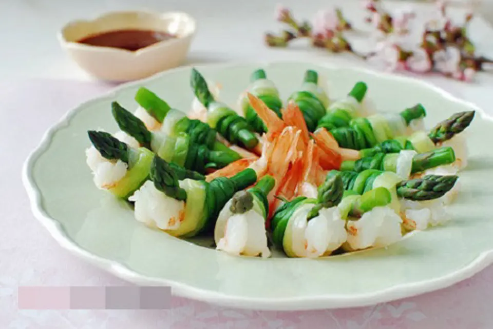 Cách làm món tôm cuộn hành kiểu Kiểu lạ miệng