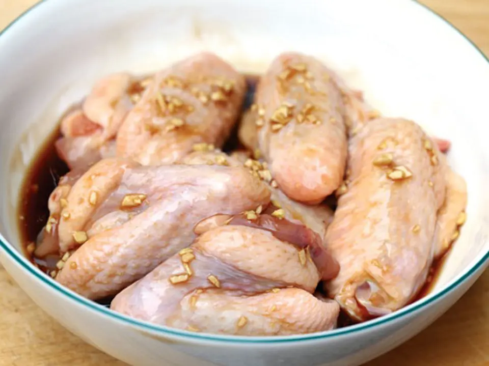 Cách làm cánh gà sốt nấm thơm lừng