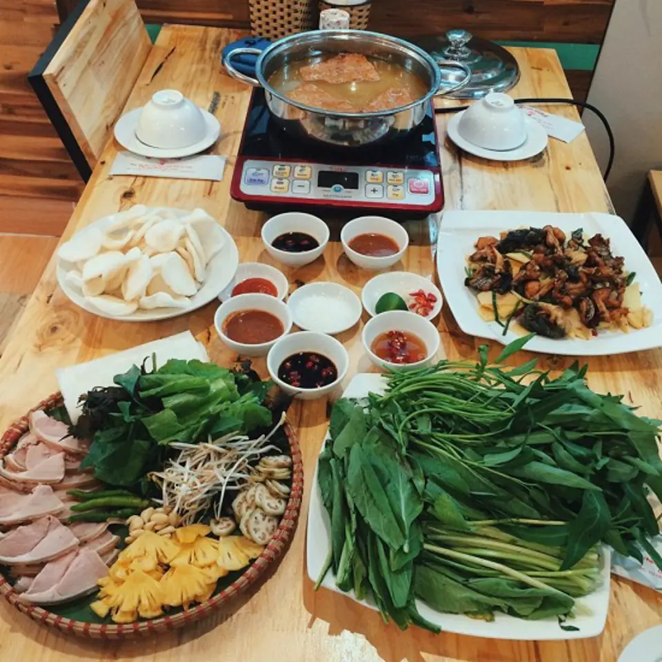 Quán Bê thui cầu mống 688 – Ăn lẩu ếch tẹt ga chỉ 99k