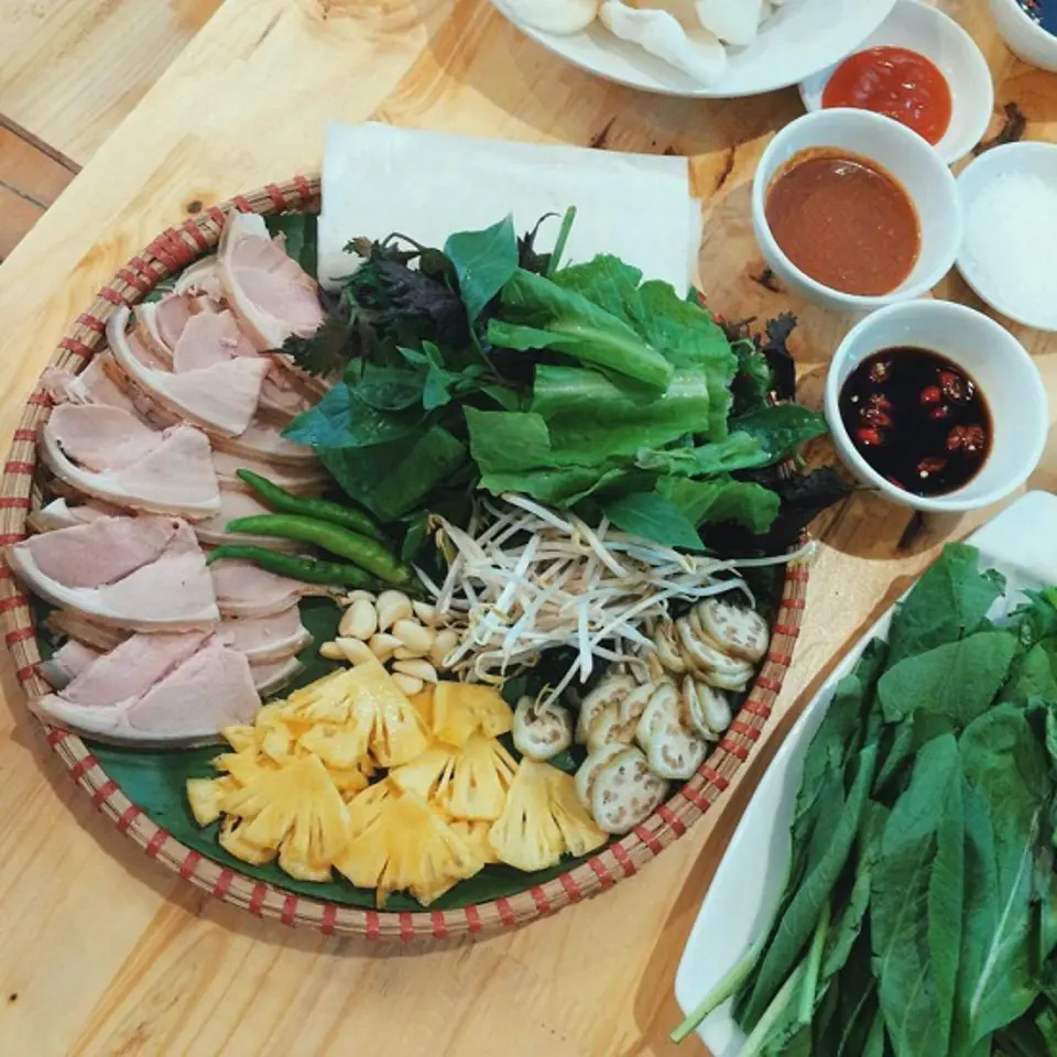 Quán Bê thui cầu mống 688 – Ăn lẩu ếch tẹt ga chỉ 99k