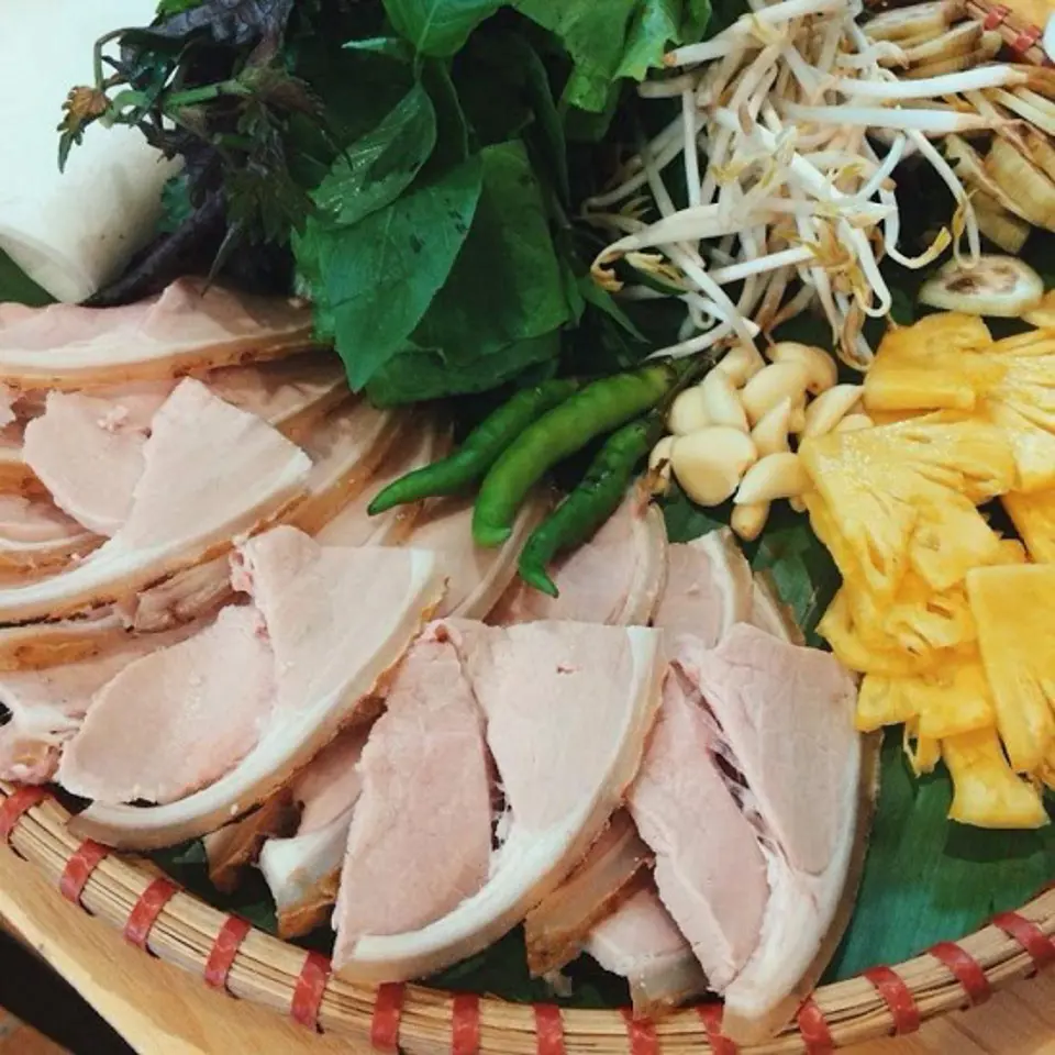 Quán Bê thui cầu mống 688 – Ăn lẩu ếch tẹt ga chỉ 99k