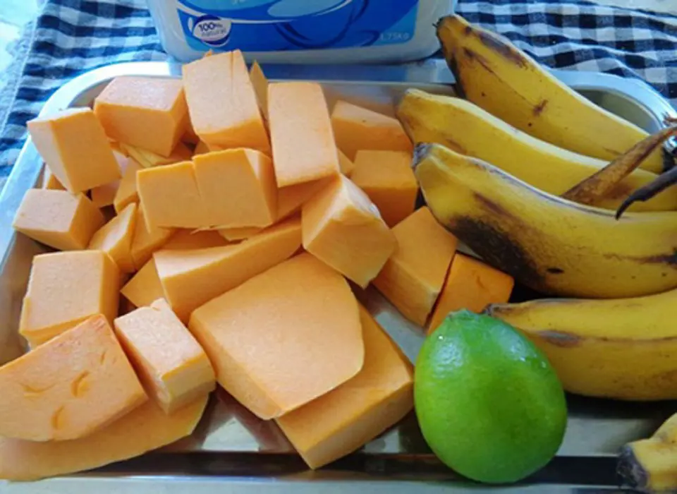 Cách làm mứt bí đỏ dẻo thơm mới lạ