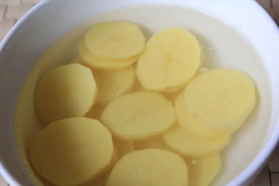 Cách làm mứt khoai tây hình hoa mai tuyệt ngon cho ngày Tết