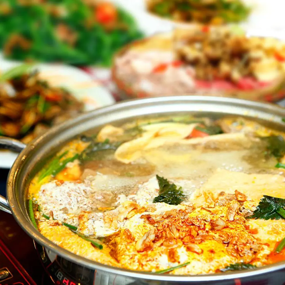 Cách nấu lẩu cua đồng ấm áp ngày đông