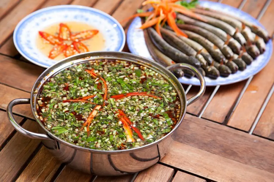 Cách nấu lẩu cá kèo lá giang đơn giản