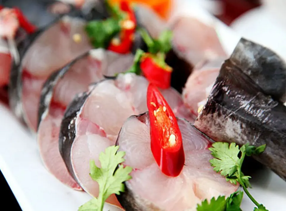 Cách nấu lẩu cá lăng hấp dẫn cuối tuần