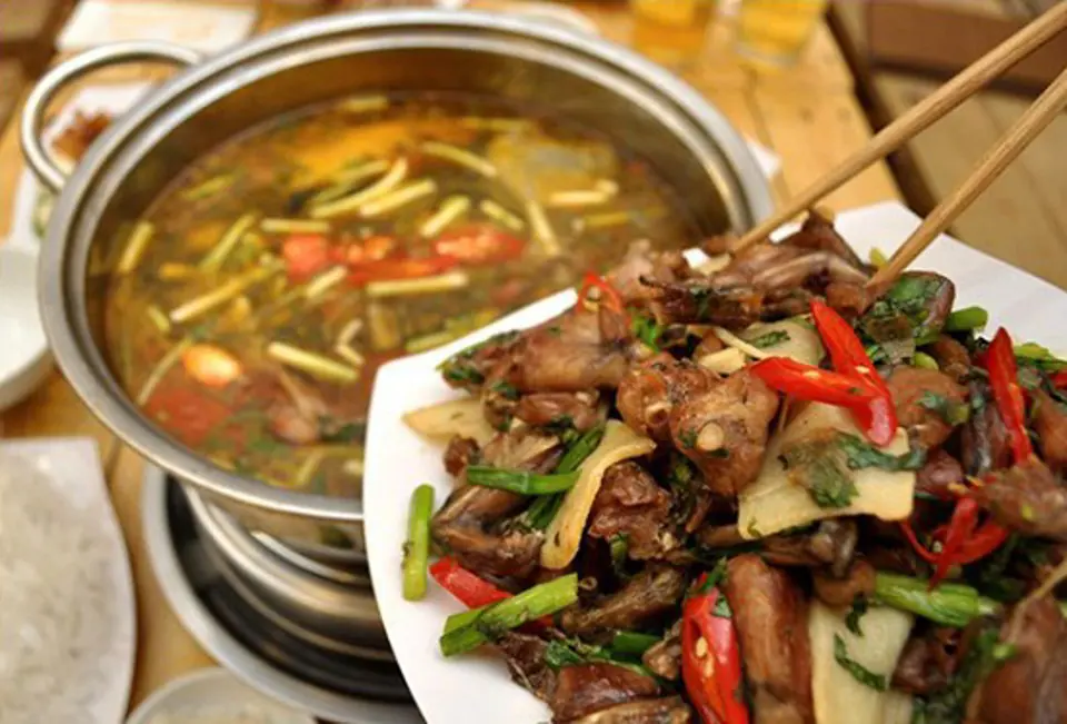 Cách nấu lẩu ếch măng cay cực ngon hấp dẫn cuối tuần