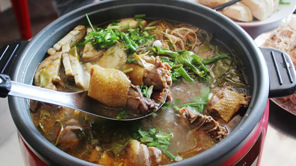Cách nấu lẩu gà lá giang bổ dưỡng