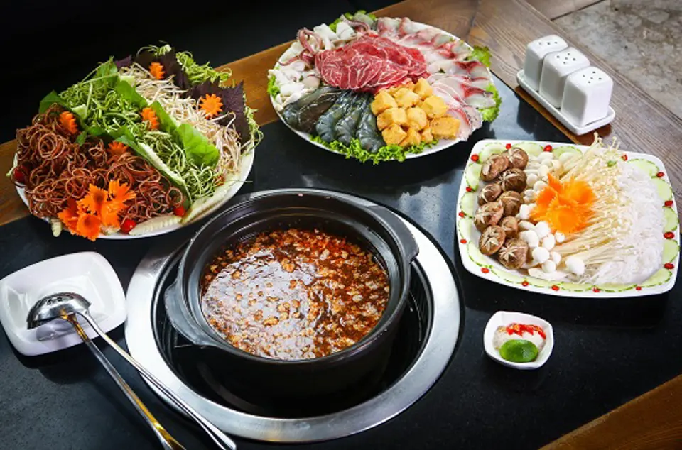 Cách nấu lẩu hải sản cực ngon cho cuối tuần sum vầy
