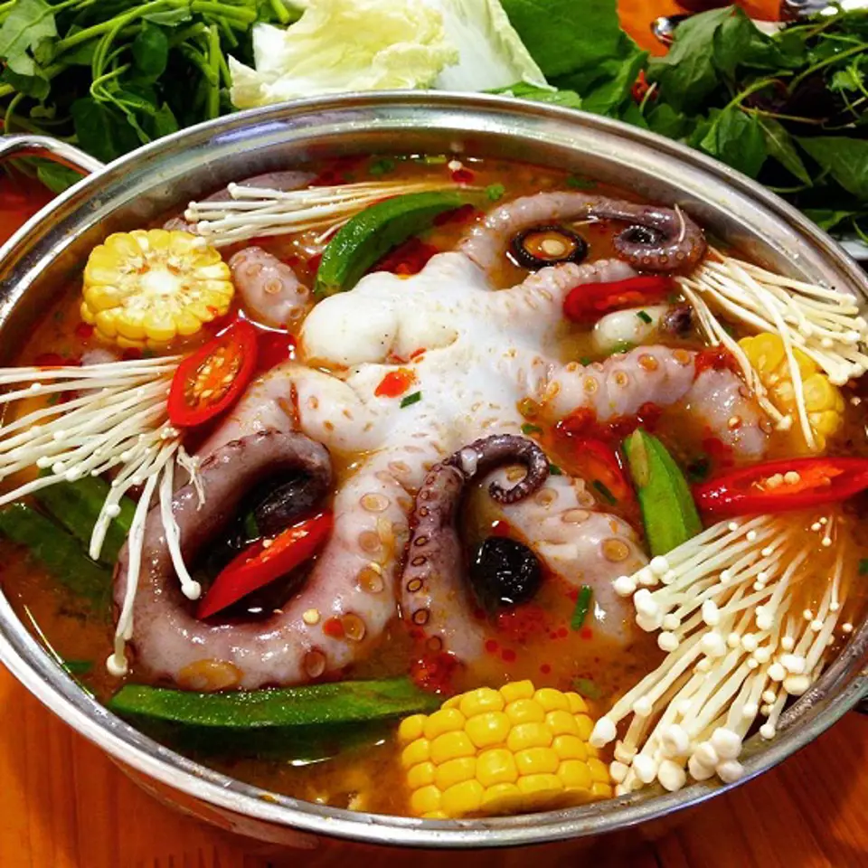Giải mã cơn sốt hải sản Tomato cực chất khu Trung Hòa – Cầu Giấy