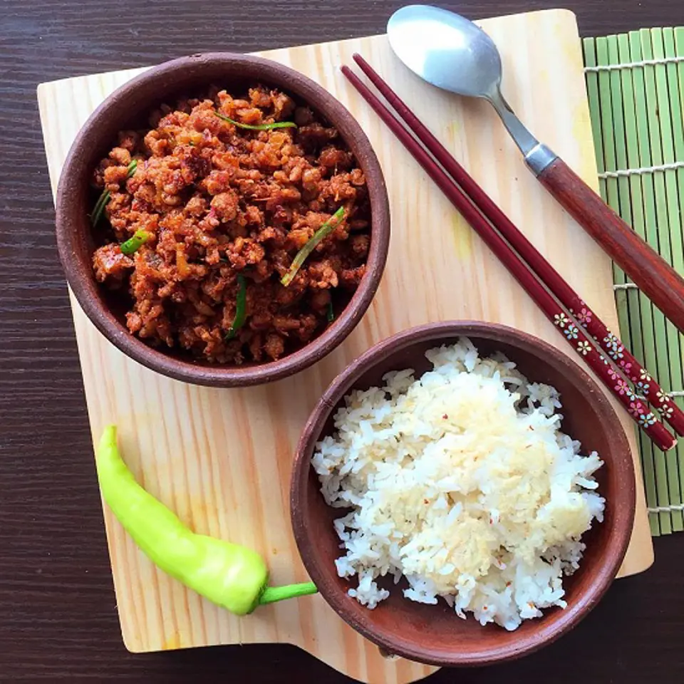 Cách làm thịt băm rang chua cay mặn ngọt tốn cơm