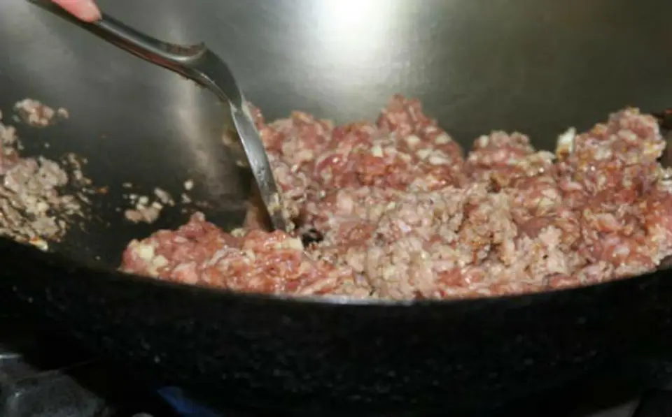 Cách làm thịt băm rang chua cay mặn ngọt tốn cơm