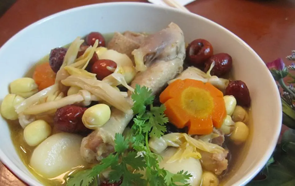 Cách làm vịt hầm hạt sen ngon lạ bổ dưỡng