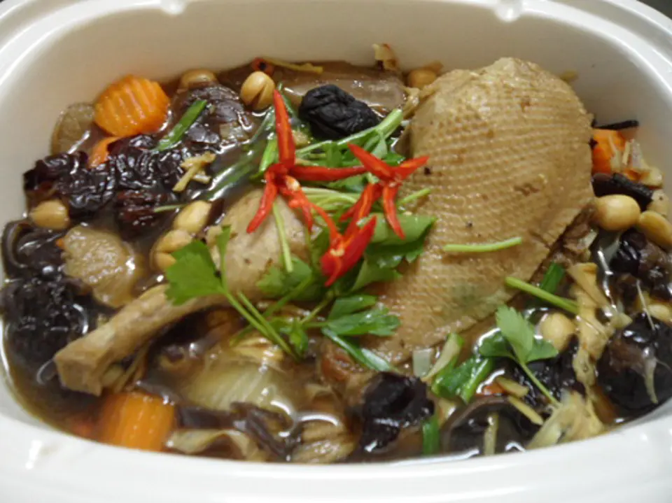 Cách làm vịt hầm hạt sen ngon lạ bổ dưỡng