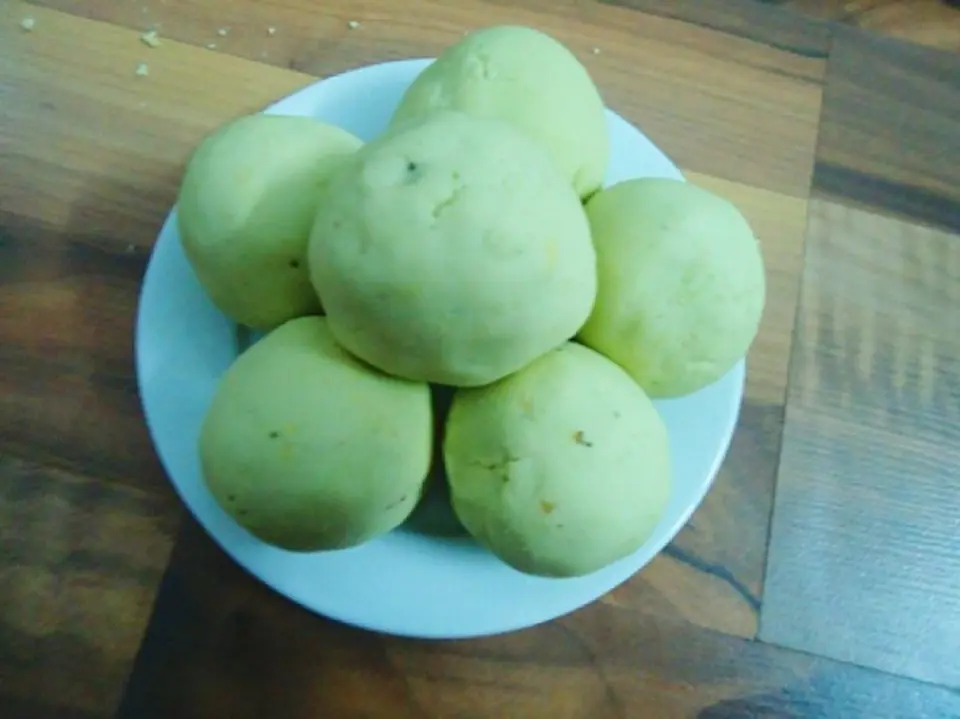 Cách làm xôi bọc lá dứa đậu xanh cho bữa sáng